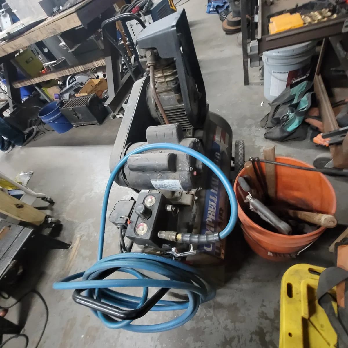 Campbell Hausfeld Air Compressor en Tarrant County Makerspace
