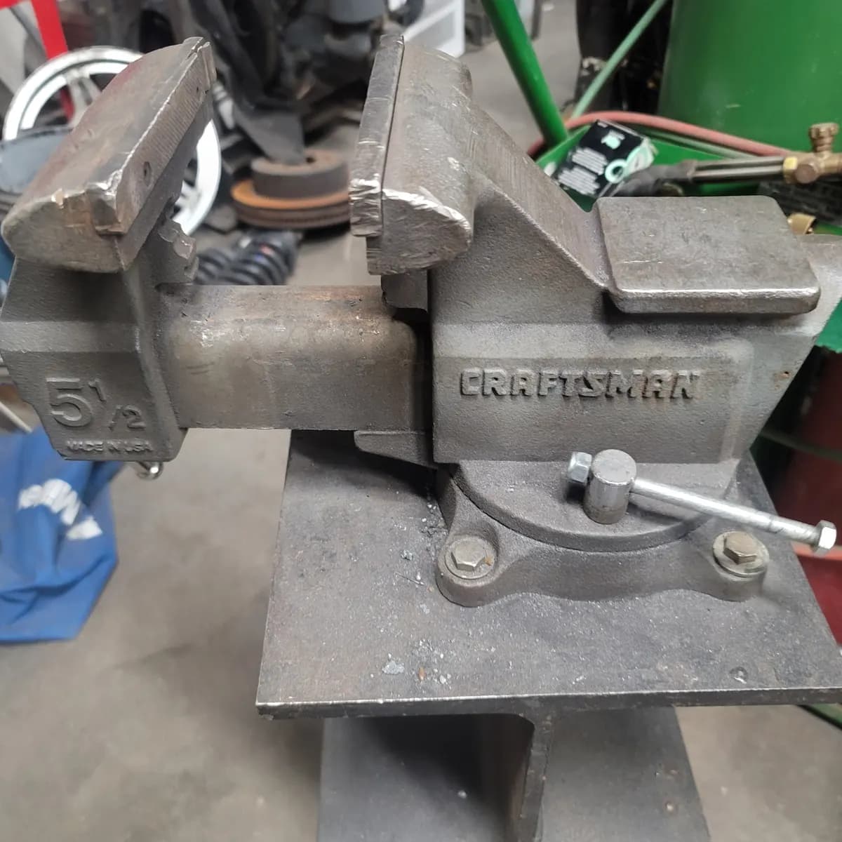 Craftsman Bench Vise en Tarrant County Makerspace