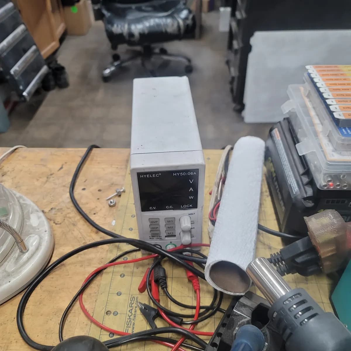 Hyelec HY50-04 DC Power Supply en Tarrant County Makerspace