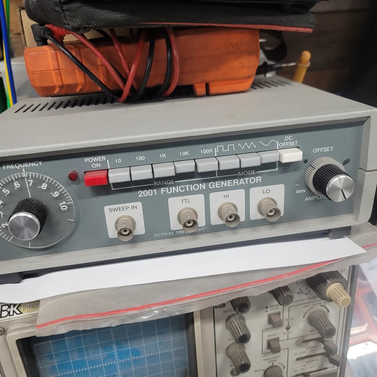 2001 Series Function Generator en Tarrant County Makerspace
