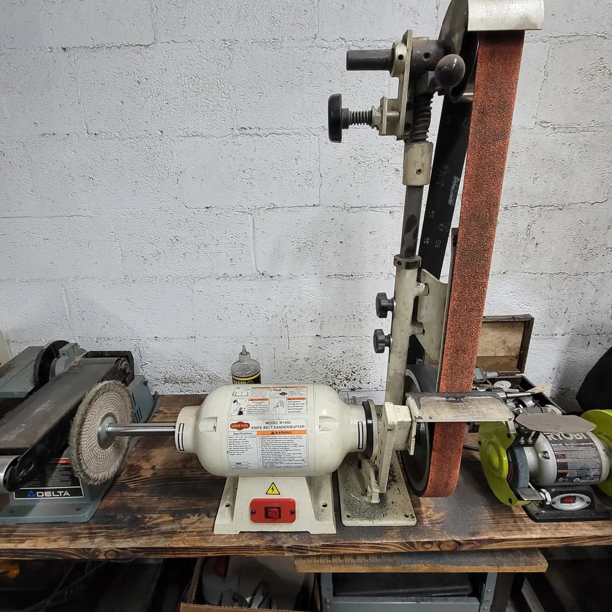 Shop Equipment Grinder & Buffer Station en Tarrant County Makerspace