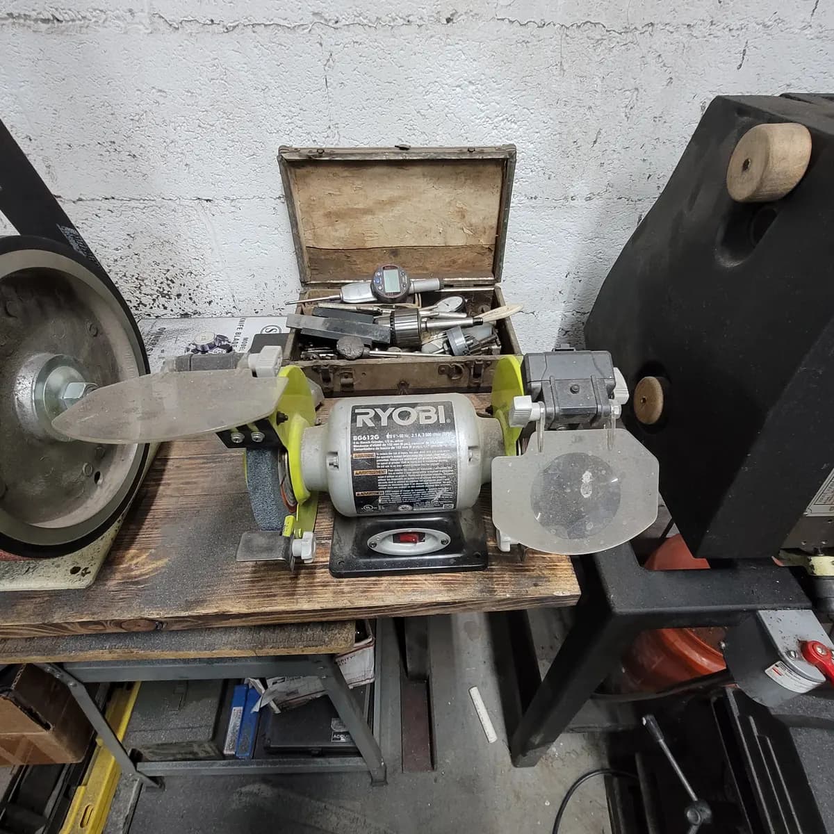 Ryobi Bench Grinder en Tarrant County Makerspace