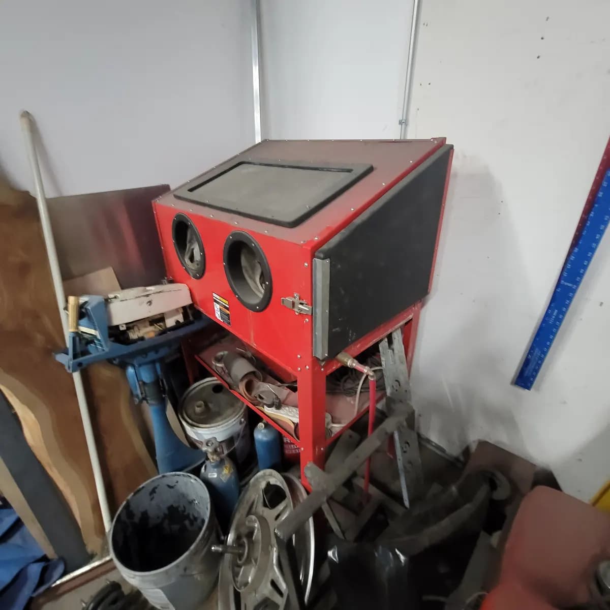 Shop Equipment Sandblasting Cabinet en Tarrant County Makerspace